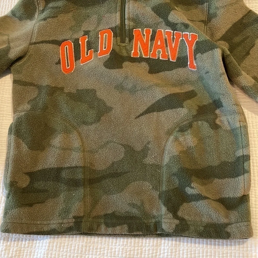 Old Navy boys camo fleece pullover 💚🤎🧡